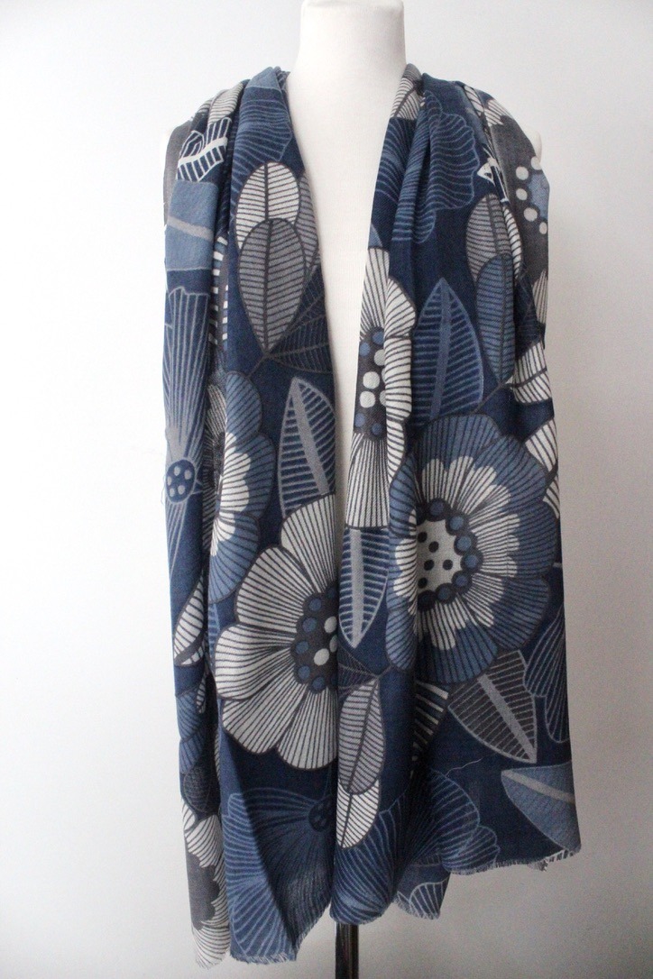 Big flower White denim grey