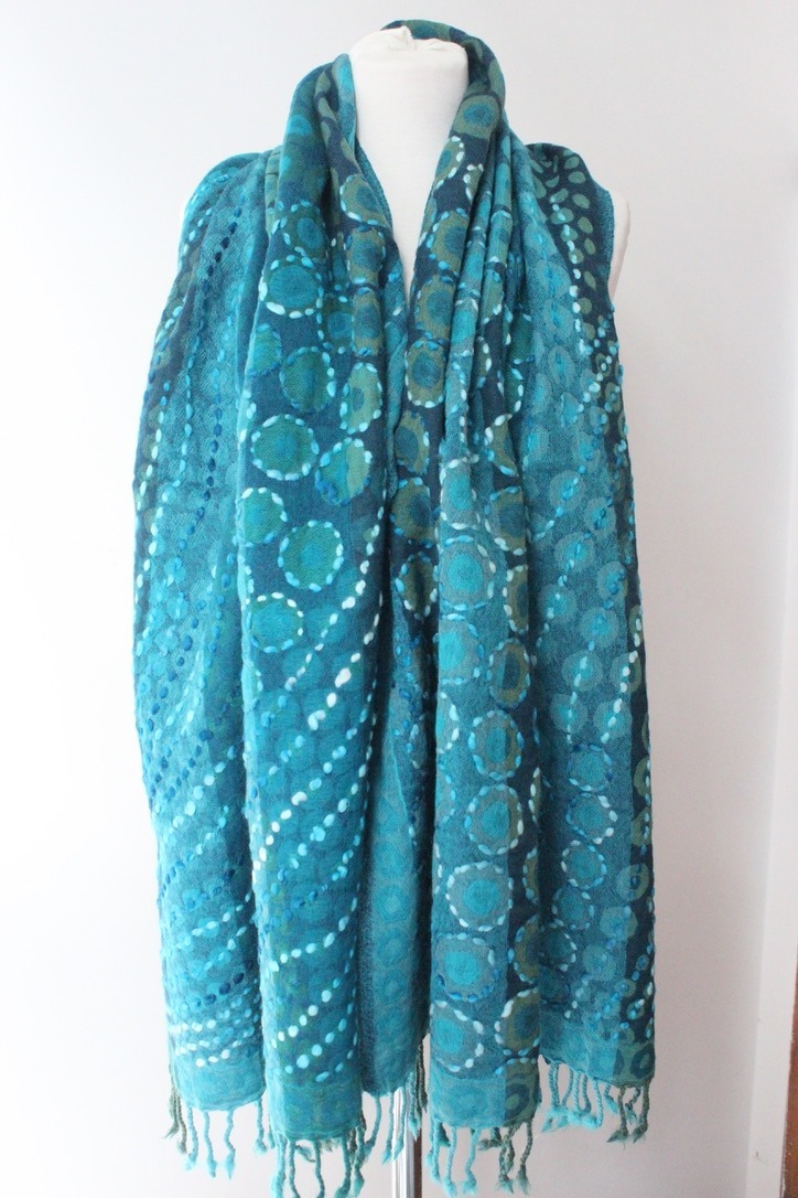 Wool embroidery drops turq