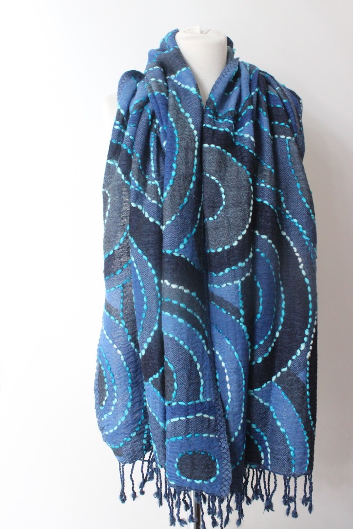 Wool embroidery circle blue WEC05